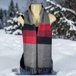 Carl Michaels 100 % lambs wool scarf 🧣